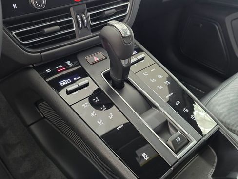 New 2026 Porsche Macan image 17