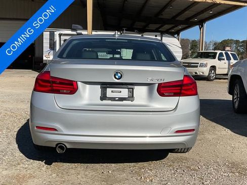 Used 2018 BMW 320i Sedan w/ Convenience Package image 2