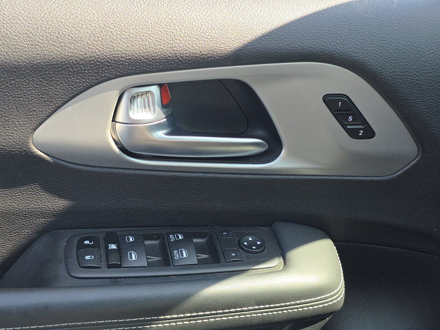 Used 2024 Chrysler Pacifica Limited FWD image 24