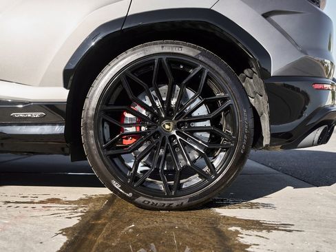 Used 2025 Lamborghini Urus SE image 17
