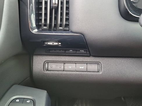 Used 2025 Nissan Pathfinder SV FWD image 15