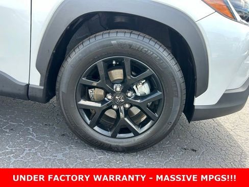 Used 2025 Toyota Corolla Cross LE FWD image 8