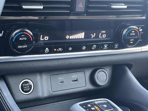 Used 2023 Nissan Rogue SL image 30