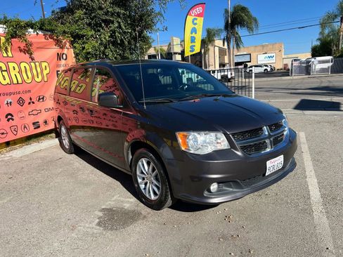 Used 2019 Dodge Grand Caravan SXT image 3