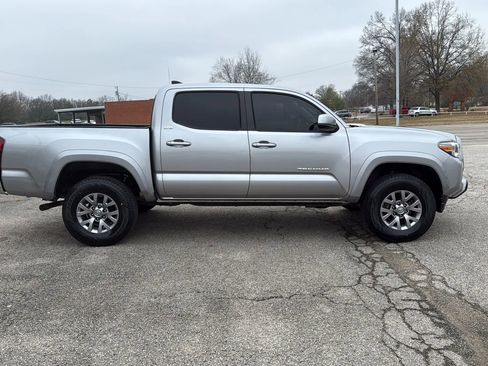 Used 2018 Toyota Tacoma SR5 image 4