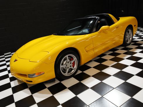 Used 2000 Chevrolet Corvette Coupe w/ Memory Pkg RWD image 11