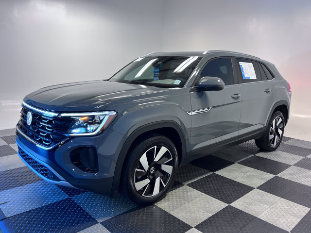 Certified 2024 Volkswagen Atlas Cross Sport SE w/ Panoramic Sunroof Package FWD image 3