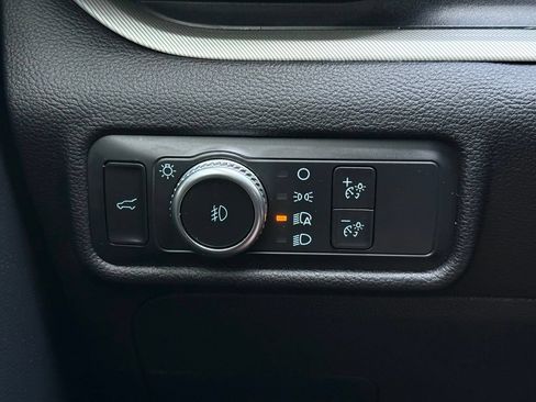 Used 2022 Ford Explorer XLT w/ Equipment Group 202A RWD image 29
