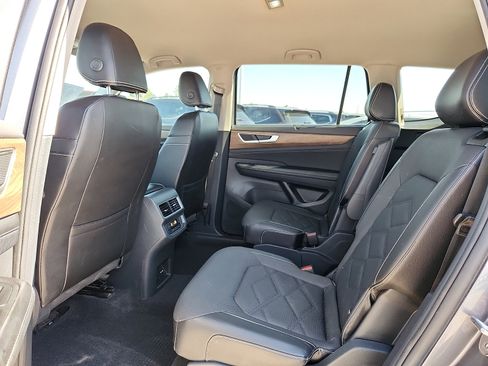 Used 2024 Volkswagen Atlas SE FWD image 11