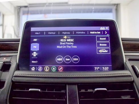 Used 2021 Chevrolet Suburban Premier image 16