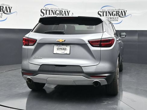 Used 2025 Chevrolet Blazer LT FWD image 8