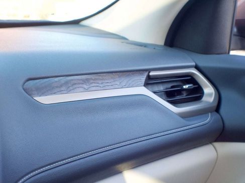 Used 2022 GMC Acadia Denali w/ Denali Ultimate Package image 13