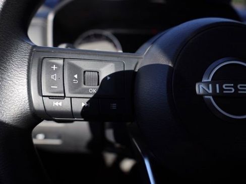 Used 2024 Nissan Rogue SV image 10