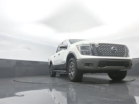 Used 2019 Nissan Titan Platinum Reserve w/ Platinum Utility Package image 30