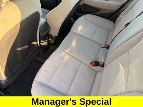 Used 2019 Hyundai Elantra SE image 28