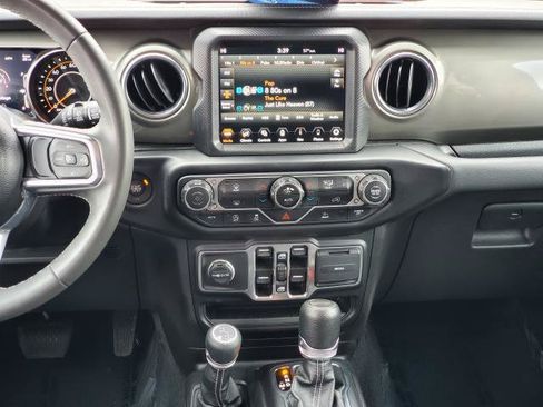Used 2023 Jeep Wrangler Unlimited Sahara AWD/4WD image 22