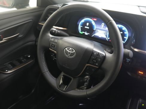 Used 2025 Toyota Crown XLE image 16