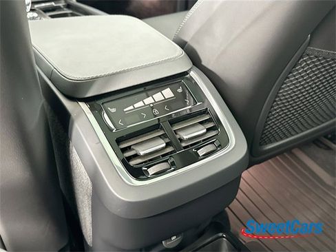 Used 2025 Volvo XC90 B6 Ultra w/ Protection Package Premier image 37