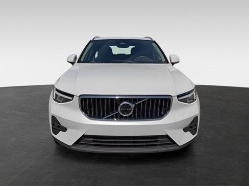Used 2024 Volvo XC40 B5 Plus image 12
