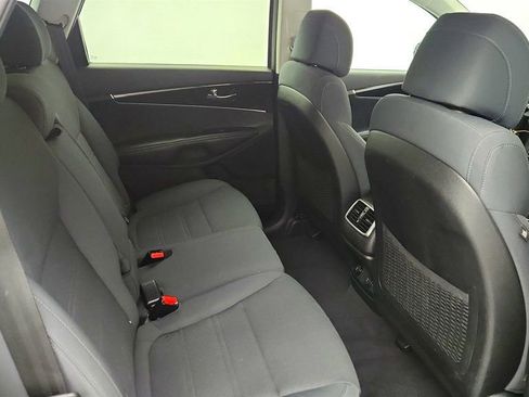 Used 2017 Kia Sorento LX w/ LX Convenience Package image 23