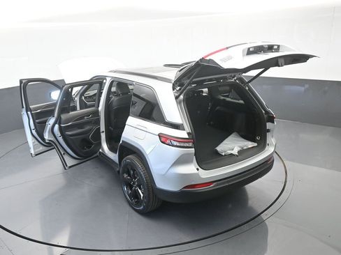 New 2026 Jeep Grand Cherokee Limited w/ Limited Altitude Package RWD image 61