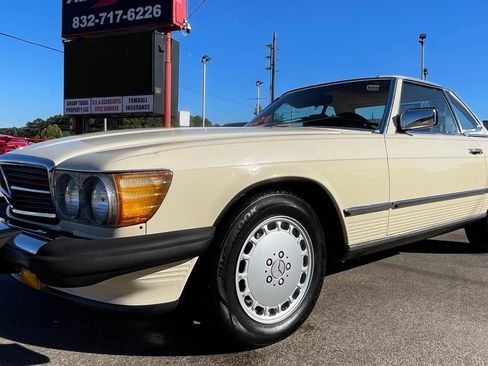 Used 1987 Mercedes-Benz 560 SL image 4