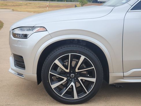 Used 2021 Volvo XC90 T6 Momentum w/ Protection Package Premier AWD/4WD image 13
