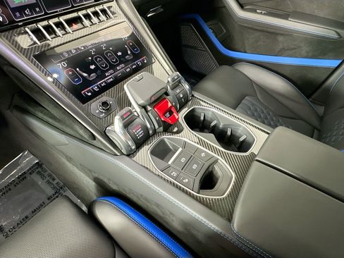 Used 2024 Lamborghini Urus Performante AWD/4WD image 14