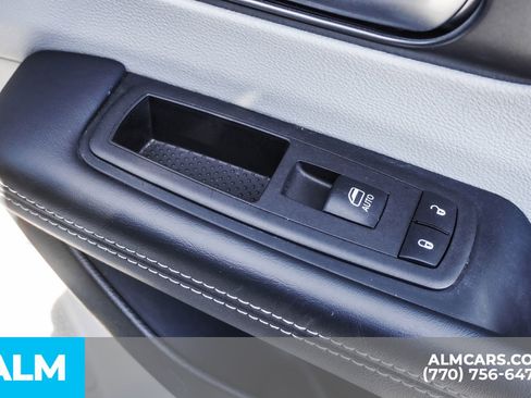 Used 2023 Chrysler Pacifica Touring-L FWD image 47