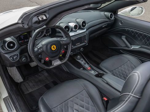 Used 2016 Ferrari California T RWD image 65