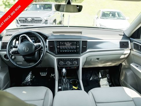 Used 2021 Volkswagen Atlas SE w/ Panoramic Sunroof Package FWD image 11