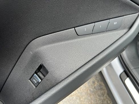 Used 2022 Audi e-tron Premium AWD/4WD image 40