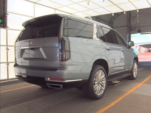 Certified 2025 Cadillac Escalade Premium Luxury image 2