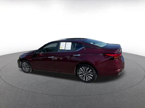 Used 2025 Nissan Altima 2.5 SV FWD image 10