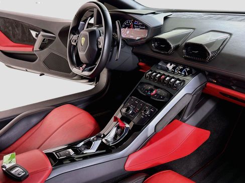 Used 2015 Lamborghini Huracan LP 610-4 AWD/4WD image 32