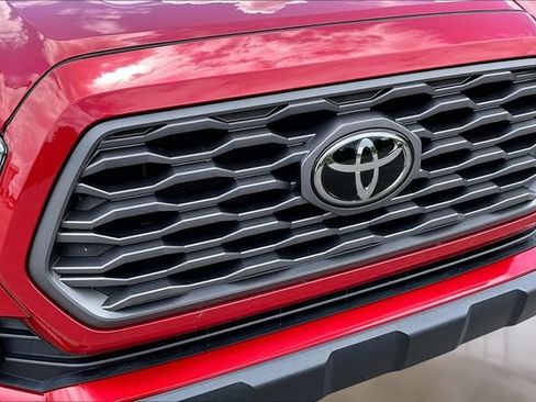 Used 2022 Toyota Tacoma TRD Off-Road w/ Technology Package AWD/4WD image 26