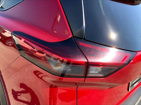 Used 2023 Nissan Rogue SV FWD image 29