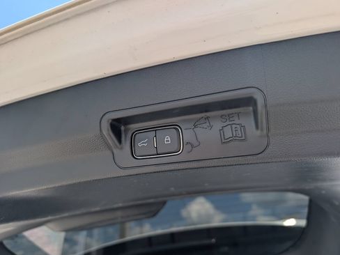 Used 2022 Ford Explorer Limited AWD/4WD image 33