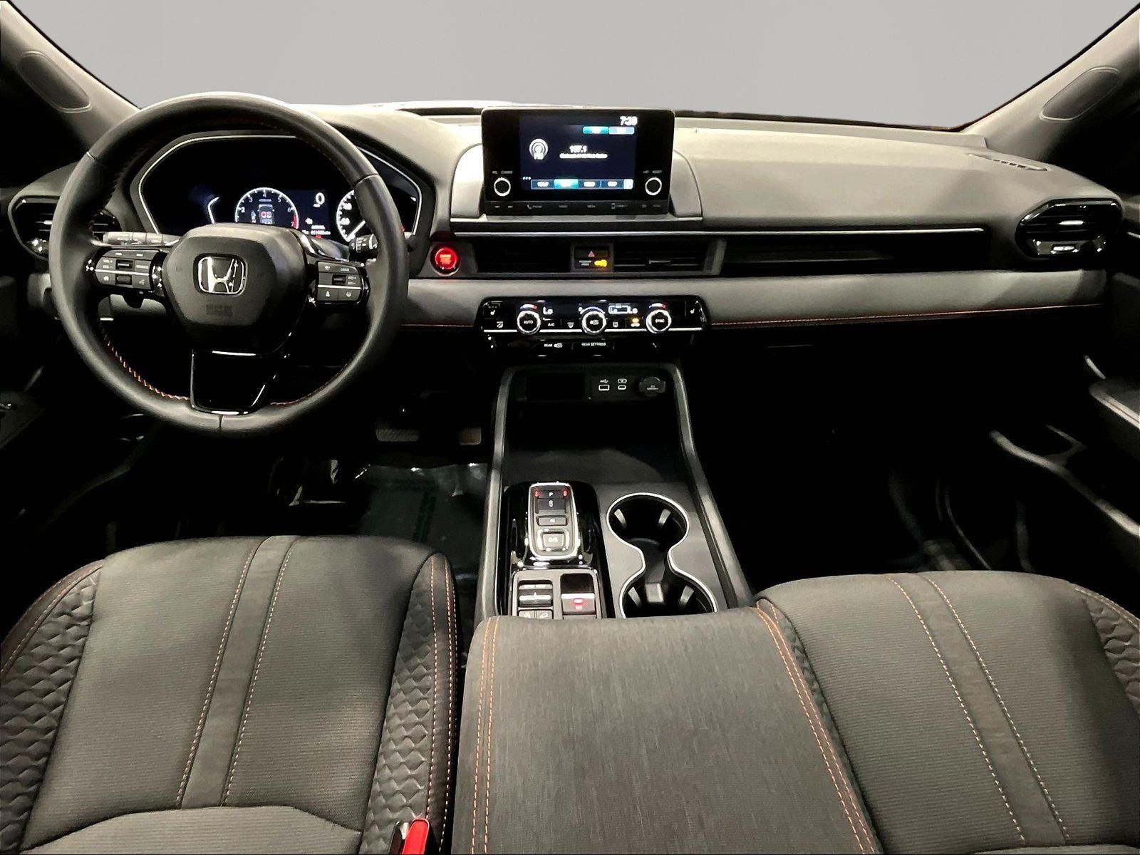Used 2025 Honda Pilot Sport image 7