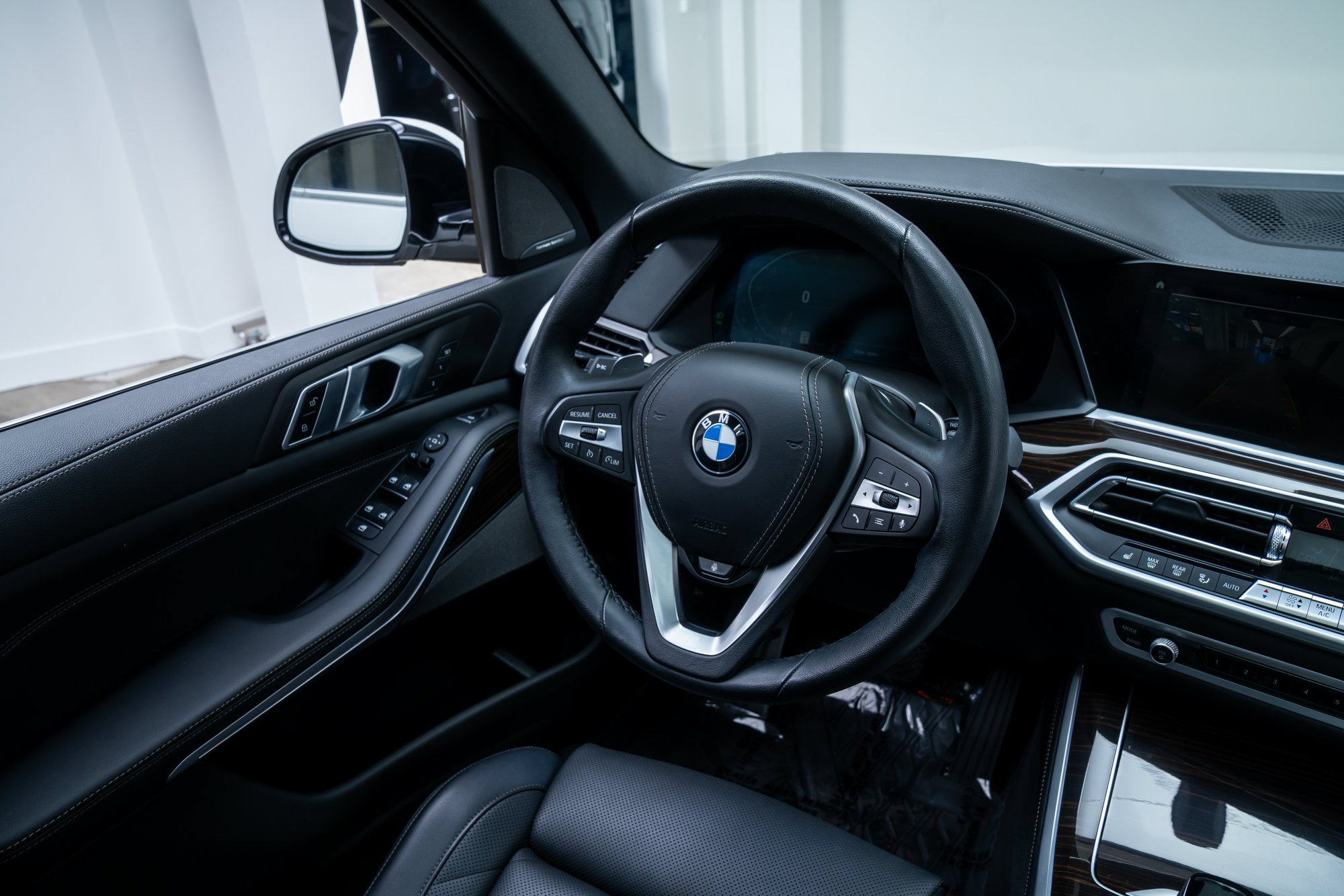 Used 2023 BMW X5 xDrive40i w/ Premium Package AWD/4WD image 9