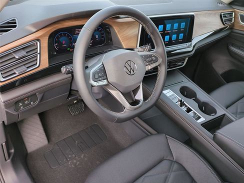New 2026 Volkswagen Atlas SE image 9