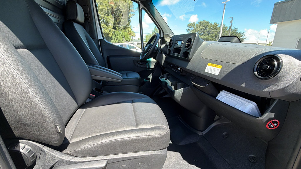 Used 2025 Mercedes-Benz Sprinter 2500 image 29