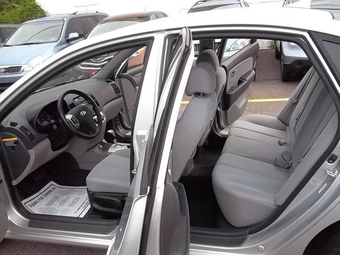 Used 2009 Hyundai Elantra SE FWD image 3