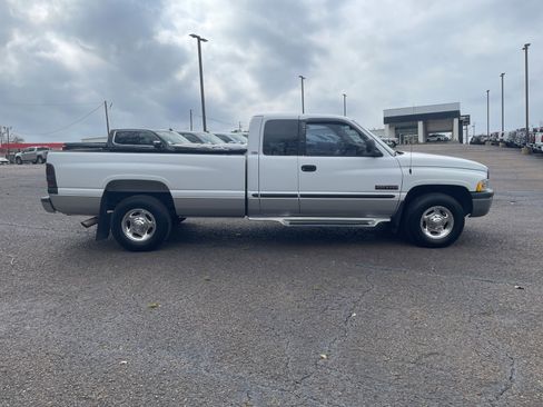 Used 2000 Dodge Ram 2500 Truck SLT image 6