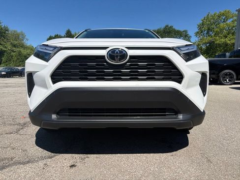 Used 2025 Toyota RAV4 LE AWD/4WD image 5
