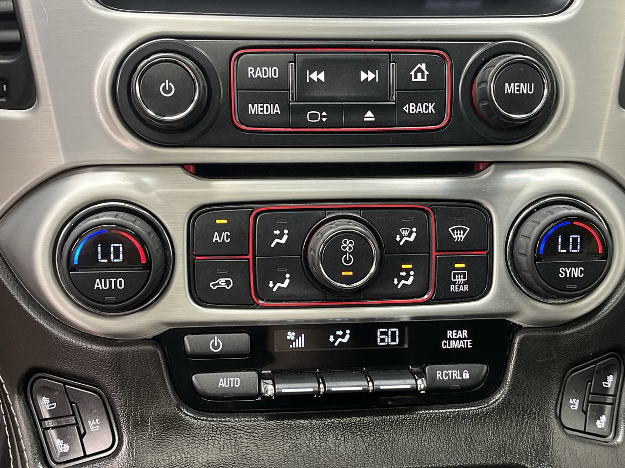 Used 2016 GMC Yukon XL SLT w/ Open Road Package AWD/4WD image 23