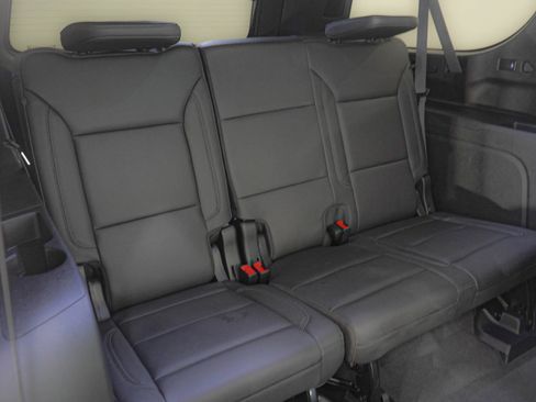 Used 2023 Chevrolet Suburban LT image 15