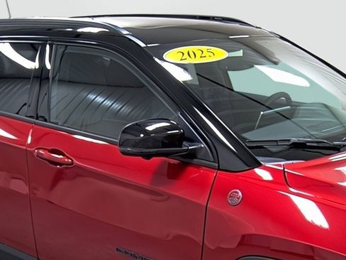 Used 2025 Jeep Compass Trailhawk w/ Trailhawk Elite Group AWD/4WD image 15