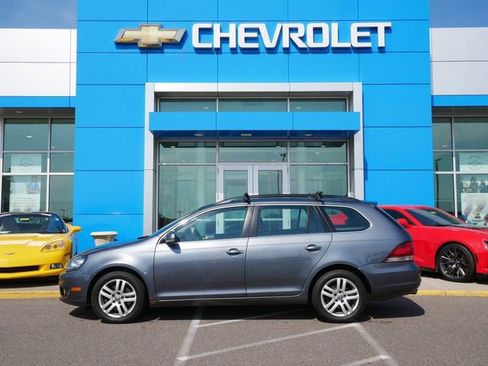 Used 2011 Volkswagen Jetta TDI FWD image 2
