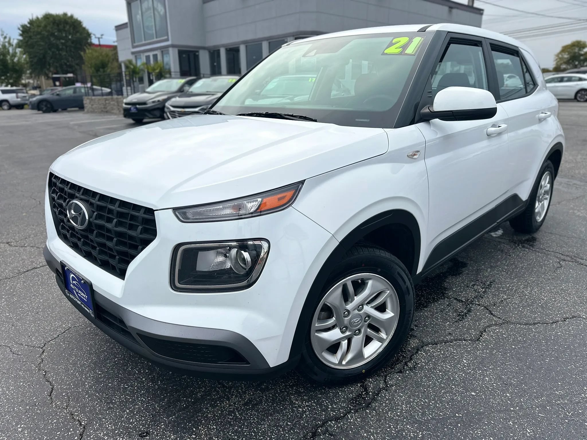 Used 2021 Hyundai Venue SE FWD image 2
